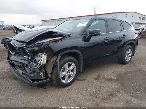 5TDBZRBH3NS566230 2022 TOYOTA HIGHLANDER - Image 2