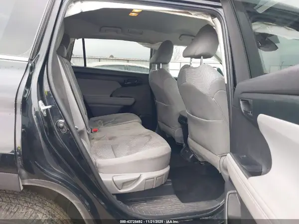 5TDBZRBH3NS566230 2022 TOYOTA HIGHLANDER - Image 8