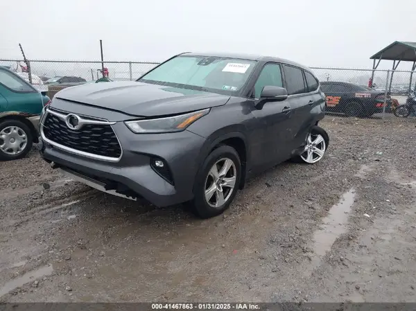 5TDBZRBH3NS569838 2022 TOYOTA HIGHLANDER - Image 2
