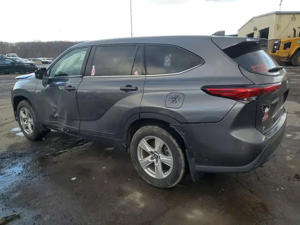 5TDBZRBH3NS589149 2022 TOYOTA HIGHLANDER - Image 2