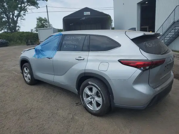 5TDBZRBH3NS589507 2022 TOYOTA HIGHLANDER - Image 2