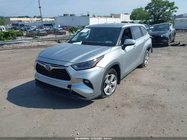 5TDBZRBH4MS096370 2021 TOYOTA HIGHLANDER - Image 2