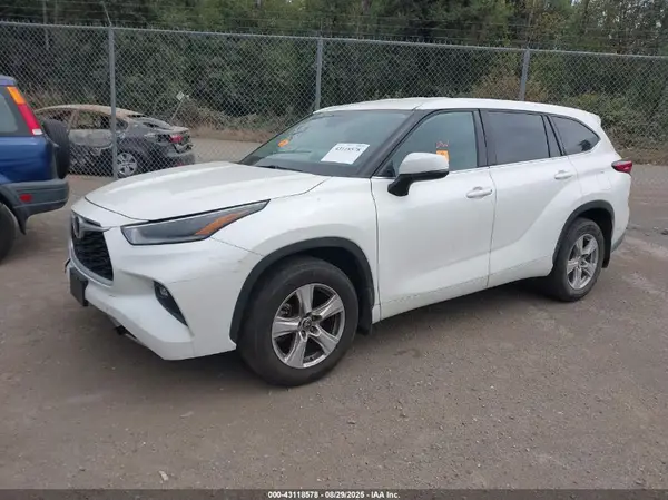 5TDBZRBH4MS540444 2021 TOYOTA HIGHLANDER - Image 2