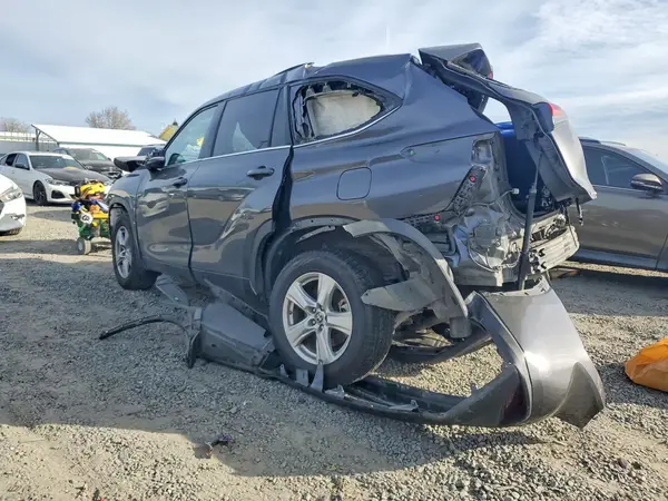 5TDBZRBH4NS185678 2022 TOYOTA HIGHLANDER - Image 2