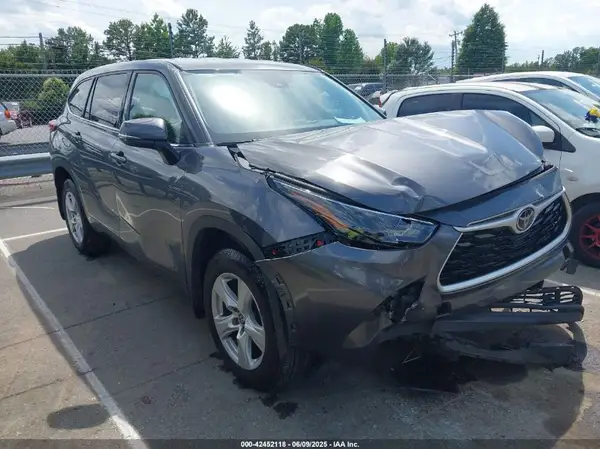 5TDBZRBH4NS195949 2022 TOYOTA HIGHLANDER - Image 1