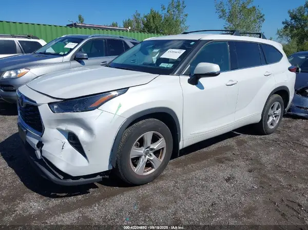 5TDBZRBH4NS215584 2022 TOYOTA HIGHLANDER - Image 2