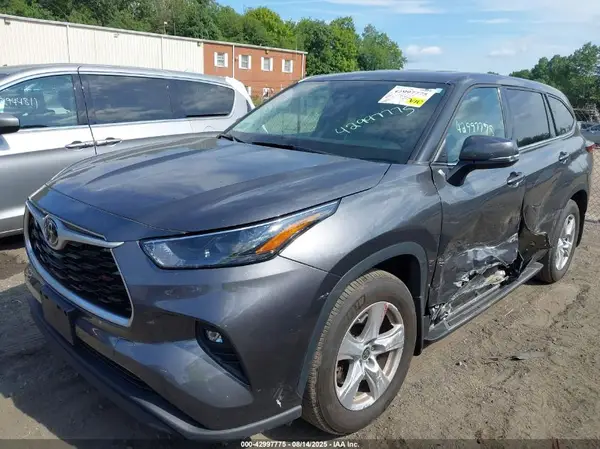 5TDBZRBH4NS562039 2022 TOYOTA HIGHLANDER - Image 2