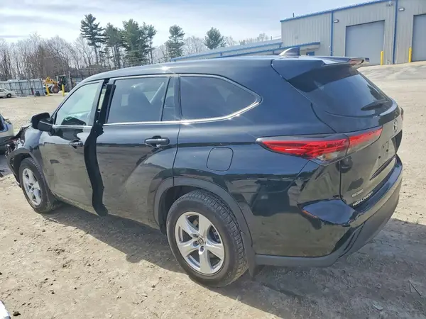 5TDBZRBH4NS594182 2022 TOYOTA HIGHLANDER - Image 2