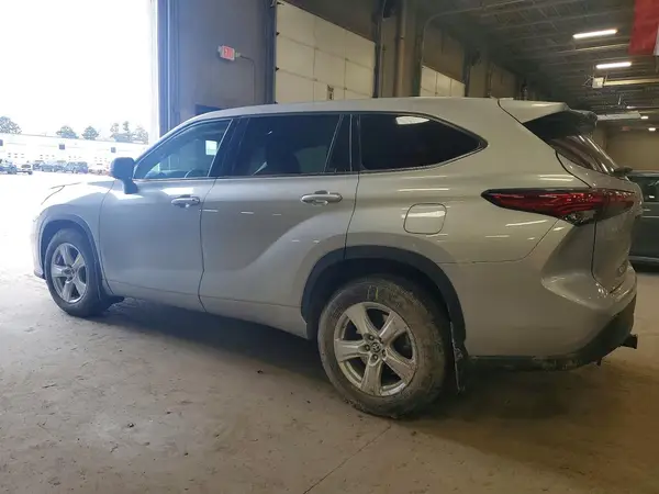 5TDBZRBH5MS540291 2021 TOYOTA HIGHLANDER - Image 2