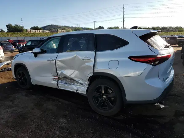 5TDBZRBH5NS189044 2022 TOYOTA HIGHLANDER - Image 2