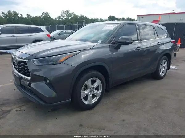 5TDBZRBH5NS574877 2022 TOYOTA HIGHLANDER - Image 2