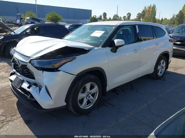 5TDBZRBH5NS576399 2022 TOYOTA HIGHLANDER - Image 2