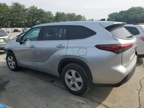 5TDBZRBH5NS578394 2022 TOYOTA HIGHLANDER - Image 2