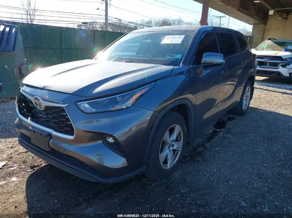 5TDBZRBH5NS589623 2022 TOYOTA HIGHLANDER - Image 2