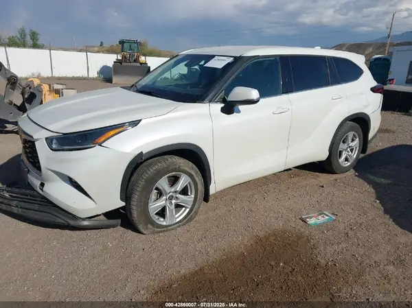 5TDBZRBH6MS128266 2021 TOYOTA HIGHLANDER - Image 2
