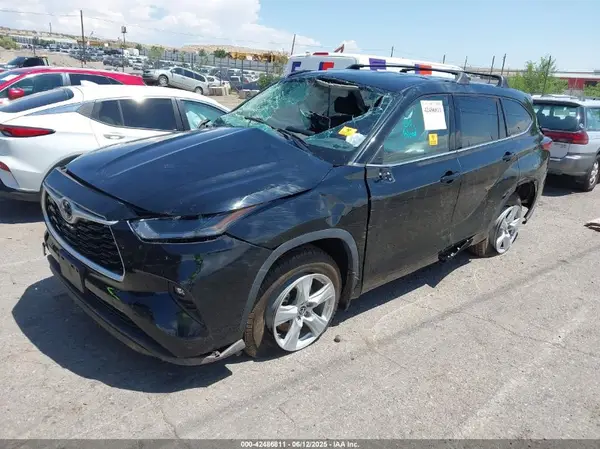 5TDBZRBH6MS530997 2021 TOYOTA HIGHLANDER - Image 2