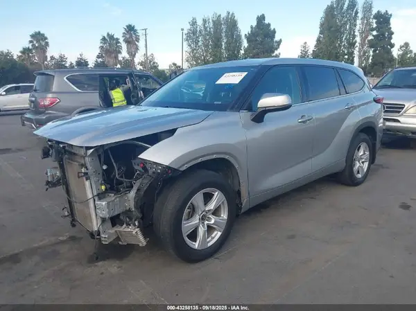 5TDBZRBH6MS545791 2021 TOYOTA HIGHLANDER - Image 2