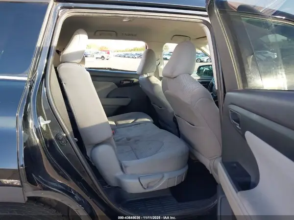 5TDBZRBH6MS549579 2021 TOYOTA HIGHLANDER - Image 8