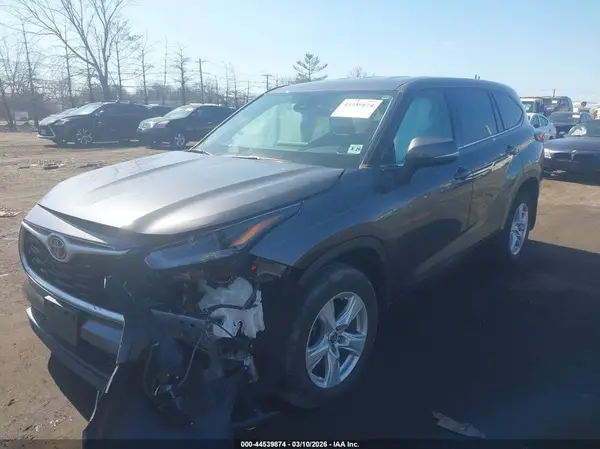 5TDBZRBH6MS553583 2021 TOYOTA HIGHLANDER - Image 2