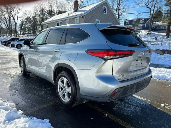 5TDBZRBH6MS557410 2021 TOYOTA HIGHLANDER - Image 2