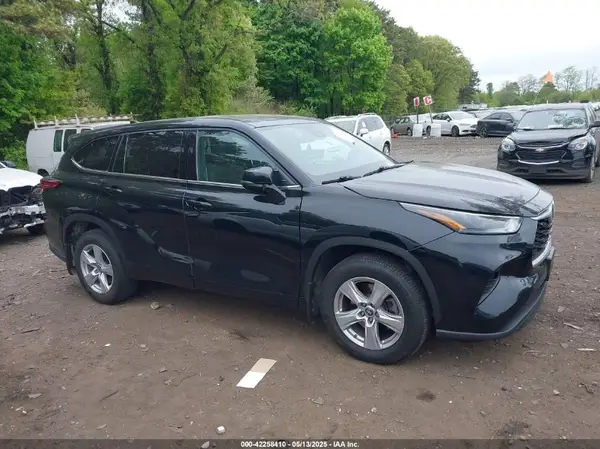 5TDBZRBH6NS194608 2022 TOYOTA HIGHLANDER - Image 1