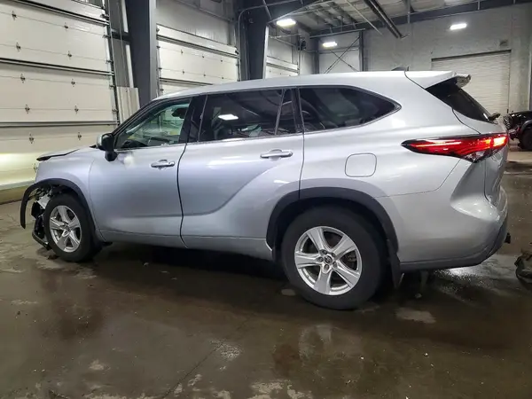5TDBZRBH6NS213741 2022 TOYOTA HIGHLANDER - Image 2