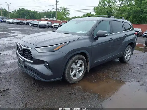 5TDBZRBH6NS250367 2022 TOYOTA HIGHLANDER - Image 2