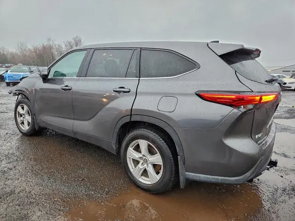 5TDBZRBH6NS568635 2022 TOYOTA HIGHLANDER - Image 2