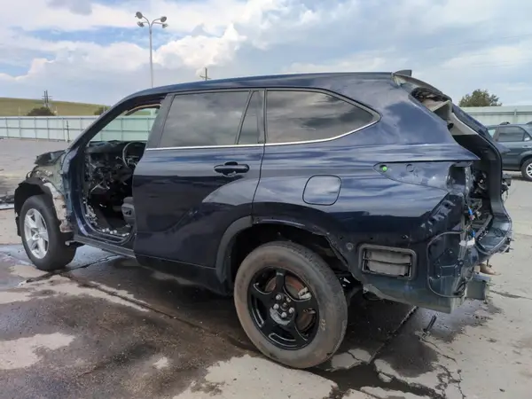 5TDBZRBH6NS574953 2022 TOYOTA HIGHLANDER - Image 2
