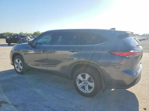 5TDBZRBH6NS575911 2022 TOYOTA HIGHLANDER - Image 2