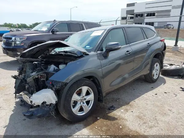 5TDBZRBH6NS578341 2022 TOYOTA HIGHLANDER - Image 2