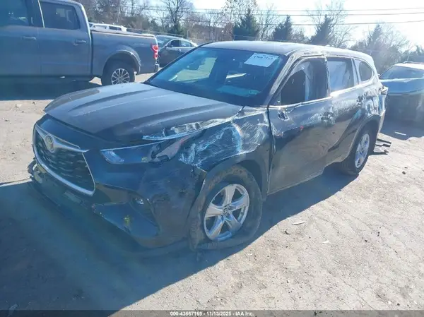 5TDBZRBH6NS583555 2022 TOYOTA HIGHLANDER - Image 2