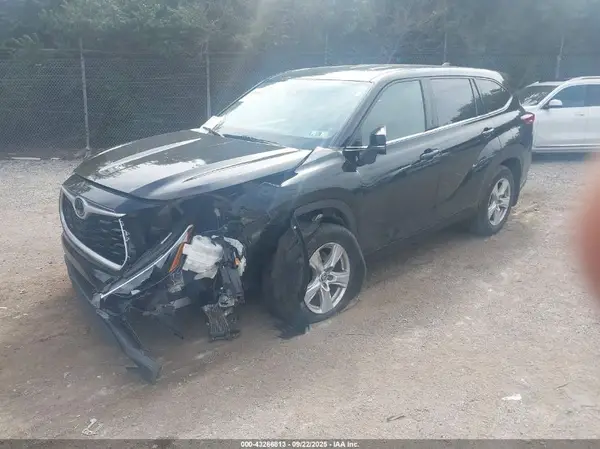5TDBZRBH6NS584981 2022 TOYOTA HIGHLANDER - Image 2