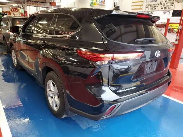 5TDBZRBH6NS594085 2022 TOYOTA HIGHLANDER - Image 2