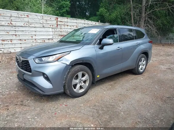 5TDBZRBH7LS017059 2020 TOYOTA HIGHLANDER - Image 2