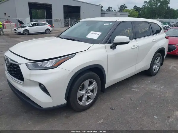 5TDBZRBH7LS513754 2020 TOYOTA HIGHLANDER - Image 2