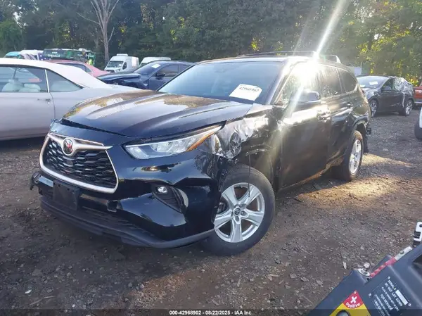 5TDBZRBH7MS088926 2021 TOYOTA HIGHLANDER - Image 2