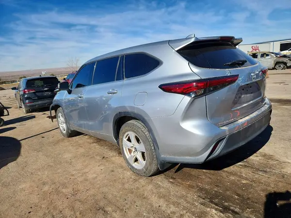 5TDBZRBH7MS119897 2021 TOYOTA HIGHLANDER - Image 2