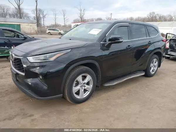 5TDBZRBH7MS134660 2021 TOYOTA HIGHLANDER - Image 2