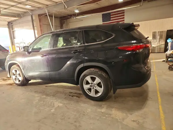 5TDBZRBH7NS215191 2022 TOYOTA HIGHLANDER - Image 2