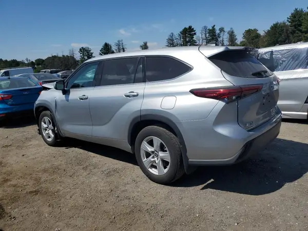 5TDBZRBH7NS228619 2022 TOYOTA HIGHLANDER - Image 2