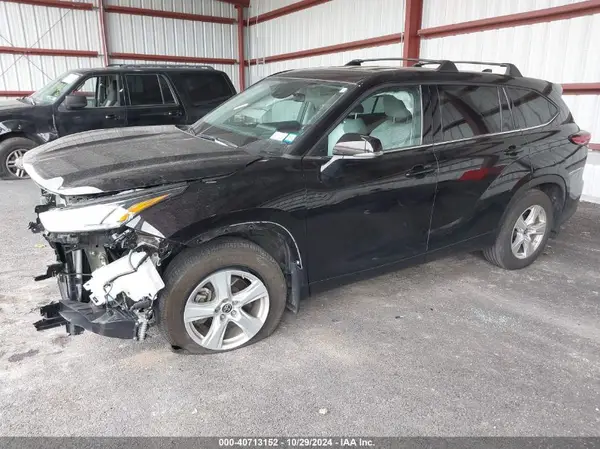 5TDBZRBH7NS240883 2022 TOYOTA HIGHLANDER - Image 2