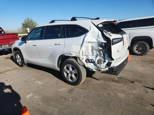 5TDBZRBH7NS244125 2022 TOYOTA HIGHLANDER - Image 2