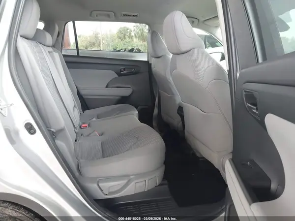 5TDBZRBH7NS565601 2022 TOYOTA HIGHLANDER - Image 8