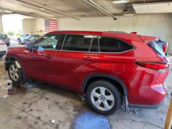 5TDBZRBH8LS009102 2020 TOYOTA HIGHLANDER - Image 2