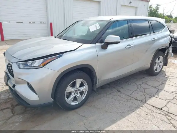 5TDBZRBH8LS511947 2020 TOYOTA HIGHLANDER - Image 2