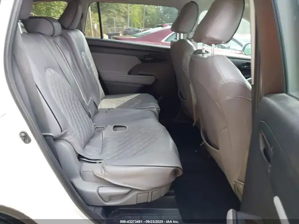 5TDBZRBH8MS141715 2021 TOYOTA HIGHLANDER - Image 8