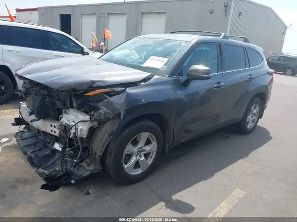 5TDBZRBH8MS157588 2021 TOYOTA HIGHLANDER - Image 2