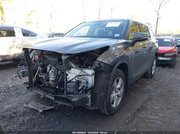5TDBZRBH8MS528233 2021 TOYOTA HIGHLANDER - Image 2
