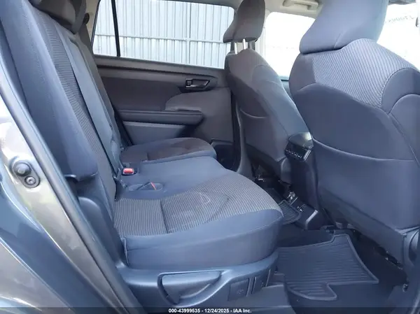 5TDBZRBH8MS528233 2021 TOYOTA HIGHLANDER - Image 8